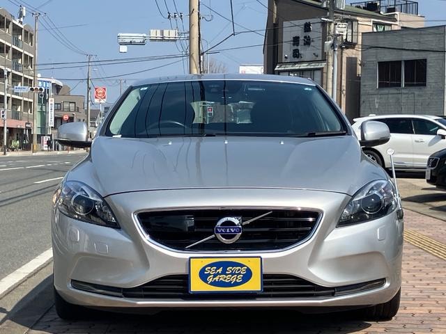 Volvo V40 2015 — фото автомобиля 1