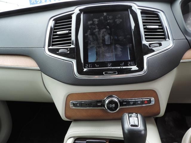 Volvo XC90 2019 — фото автомобиля 1