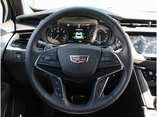 Cadillac XT5 2025 — фото автомобиля 1