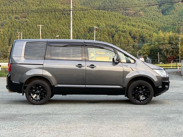 Mitsubishi DELICA D:5 2015 — фото автомобиля 1