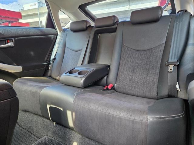 Toyota PRIUS 2012 — фото автомобиля 1