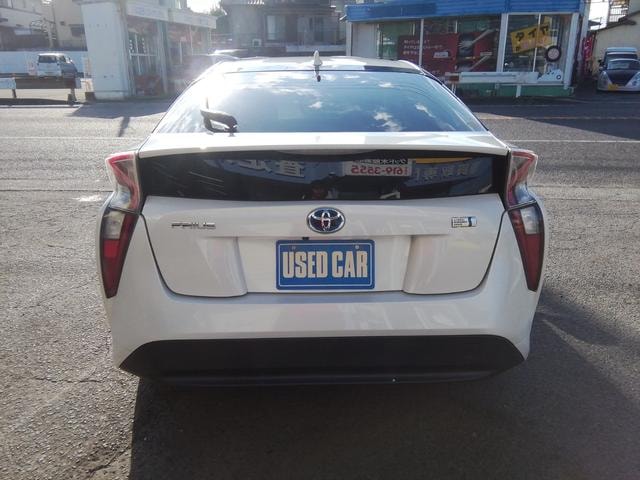 Toyota PRIUS 2016 — фото автомобиля 1