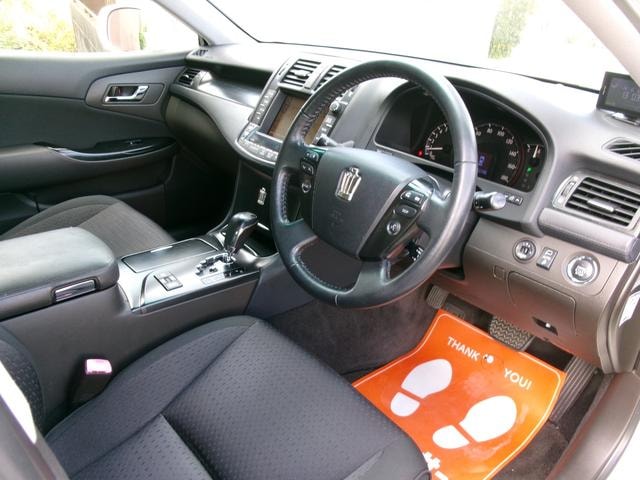 Toyota CROWN 2009 — фото автомобиля 1