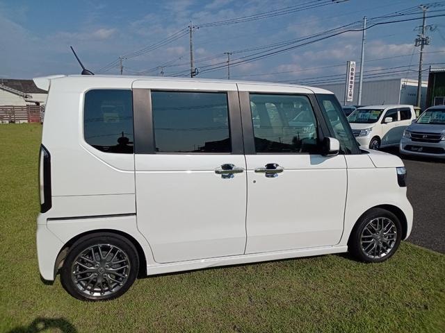 Honda N-BOX CUSTOM 2023 — фото автомобиля 1