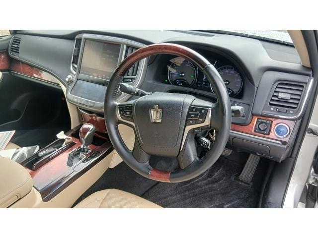 Toyota CROWN MAJESTA 2013 — фото автомобиля 1