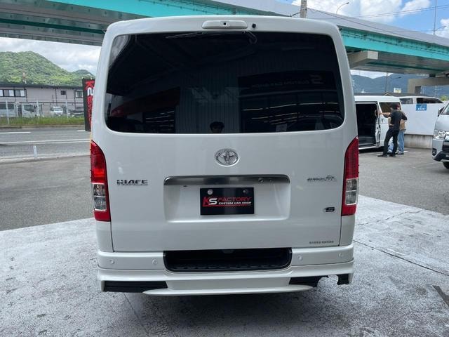 Toyota HIACE VAN 2025 — фото автомобиля 1