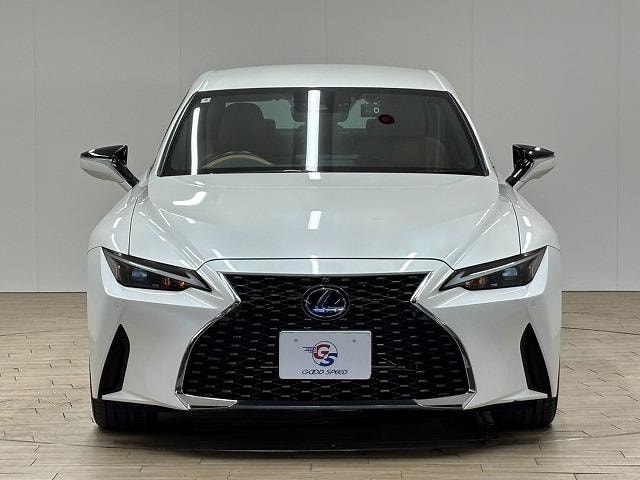 Lexus IS 2021 — фото автомобиля 1