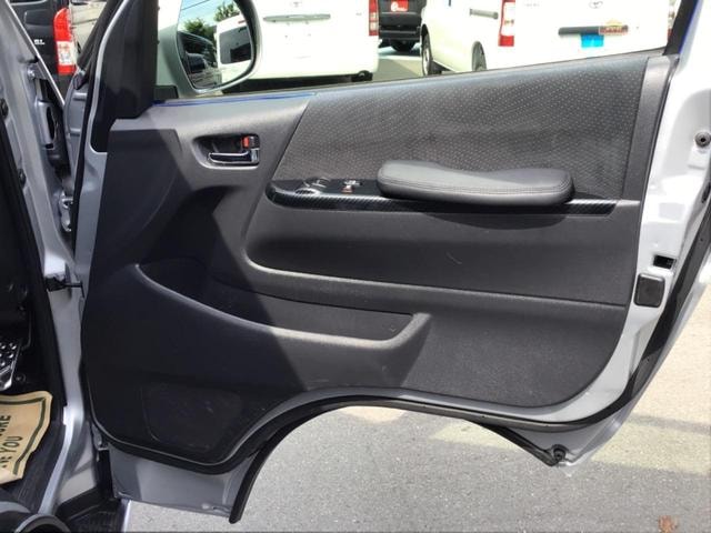 Toyota HIACE VAN 2018 — фото автомобиля 1