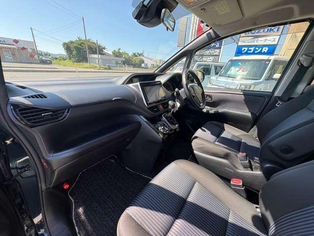 Toyota VOXY 2016 — фото автомобиля 1
