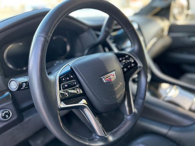 Cadillac ESCALADE 2017 — фото автомобиля 1