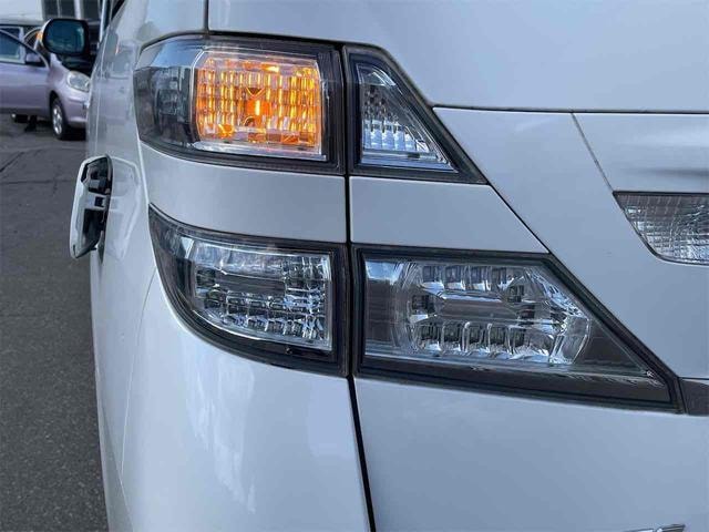 Toyota VELLFIRE 2009 — фото автомобиля 1