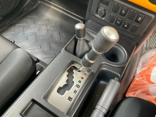 Toyota FJ CRUISER 2012 — фото автомобиля 1