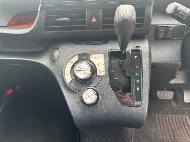 Toyota SIENTA 2015 — фото автомобиля 1