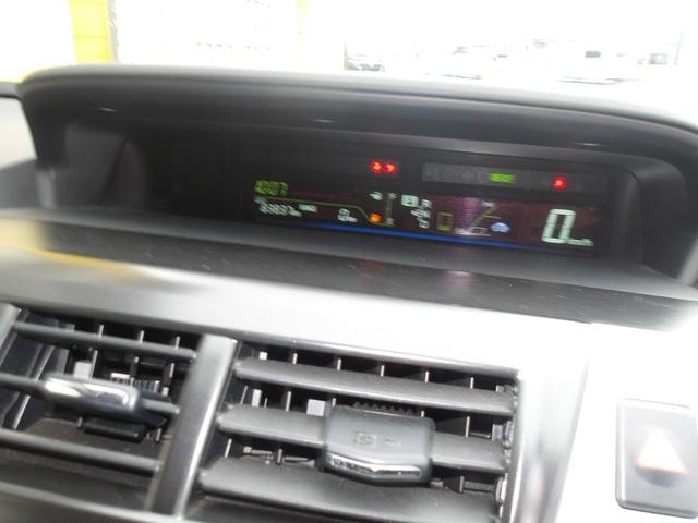 Toyota PRIUS ALPHA 2011 — фото автомобиля 1
