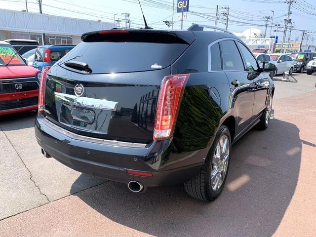 Cadillac SRX CROSSOVER 2011 — фото автомобиля 1