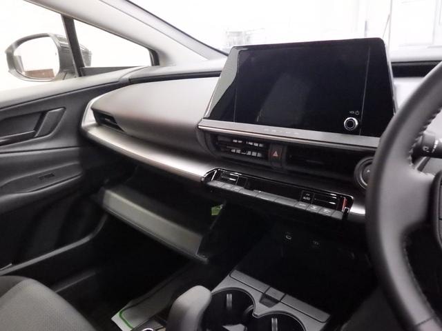 Toyota PRIUS 2024 — фото автомобиля 1