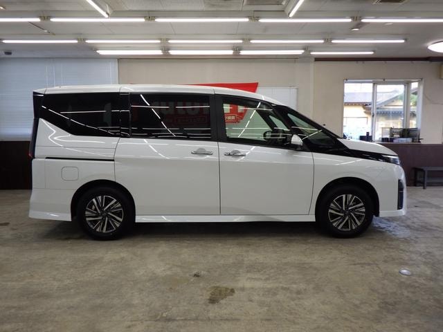 Nissan SERENA 2024 — фото автомобиля 1