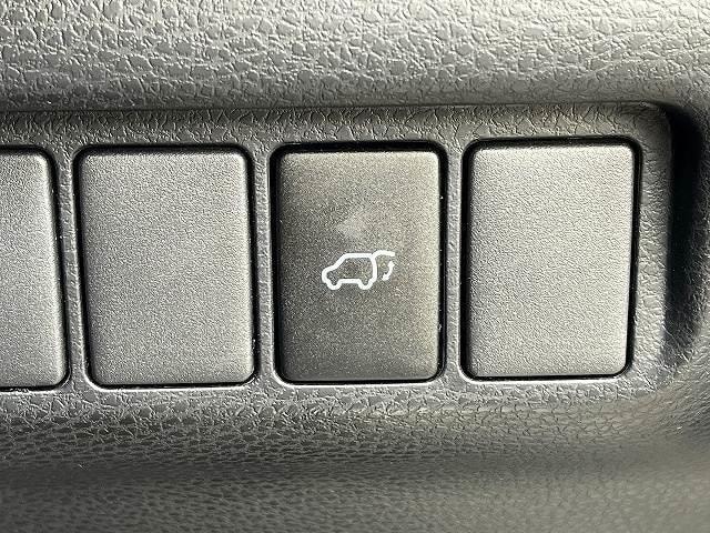 Toyota HARRIER 2018 — фото автомобиля 1