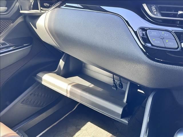 Toyota C-HR 2018 — фото автомобиля 1