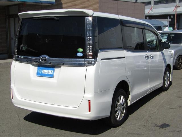 Toyota VOXY 2016 — фото автомобиля 1