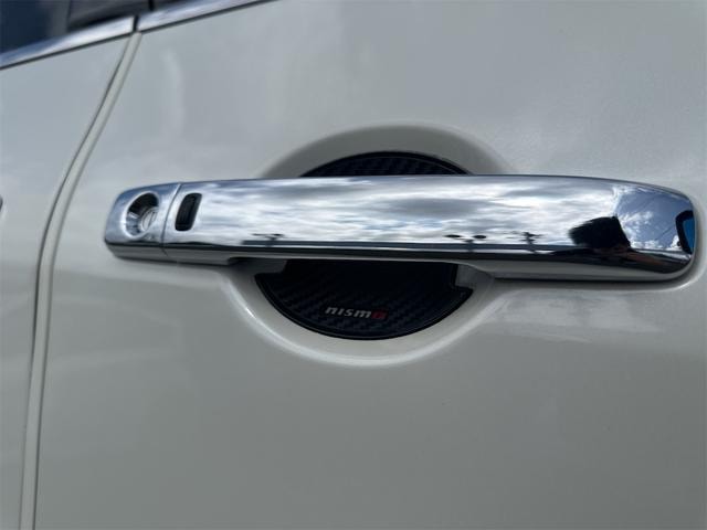 Nissan ELGRAND 2015 — фото автомобиля 1