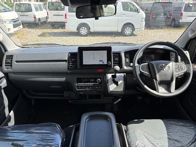 Toyota HIACE VAN 2026 — фото автомобиля 1