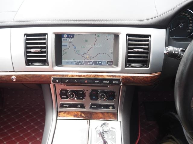 Jaguar XF 2012 — фото автомобиля 1