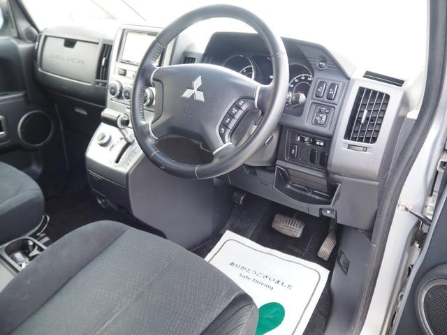 Mitsubishi DELICA D:5 2013 — фото автомобиля 1