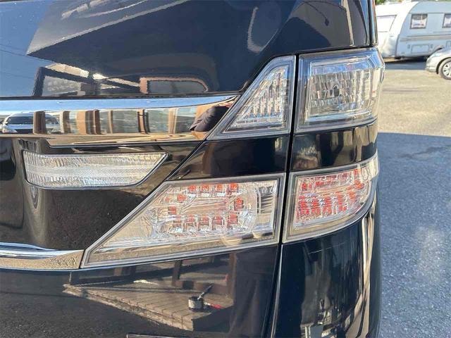 Toyota VELLFIRE 2013 — фото автомобиля 1