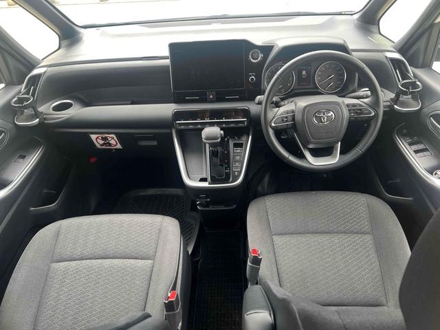 Toyota VOXY 2022 — фото автомобиля 1
