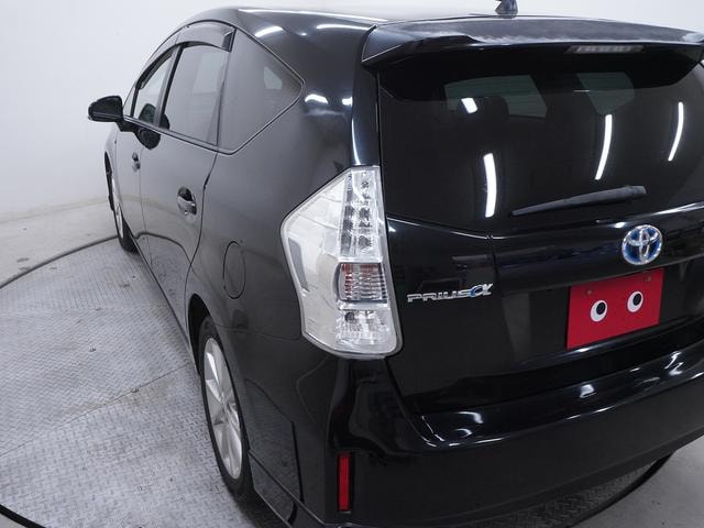 Toyota PRIUS ALPHA 2011 — фото автомобиля 1