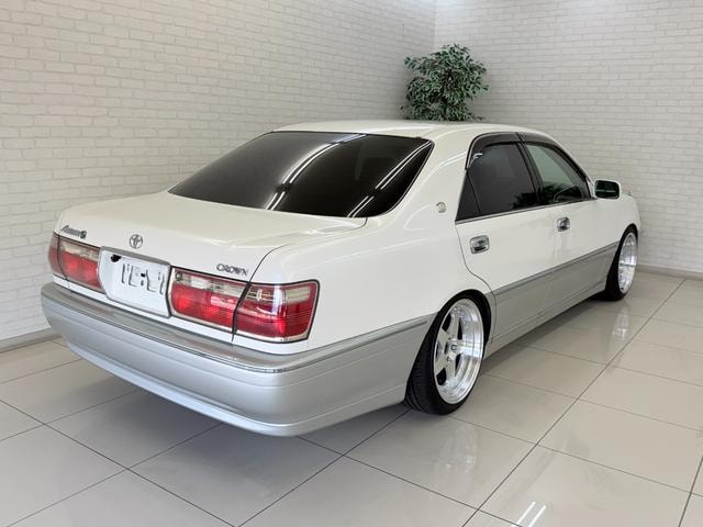 Toyota CROWN 1999 — фото автомобиля 1