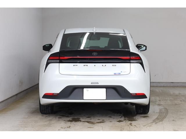 Toyota PRIUS 2023 — фото автомобиля 1