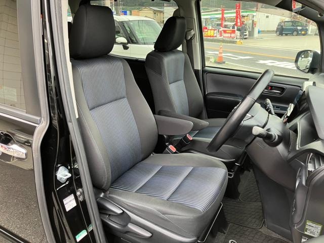 Toyota VOXY 2016 — фото автомобиля 1