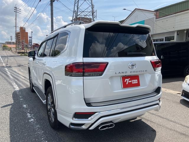 Toyota LAND CRUISER 2023 — фото автомобиля 1