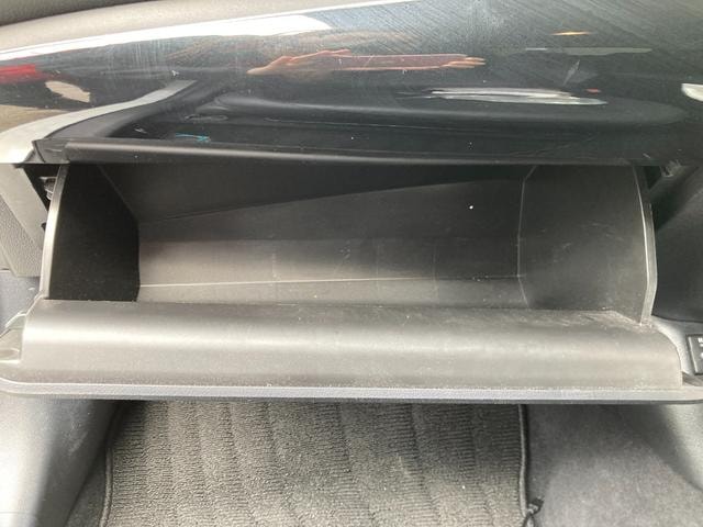 Toyota PRIUS 2017 — фото автомобиля 1