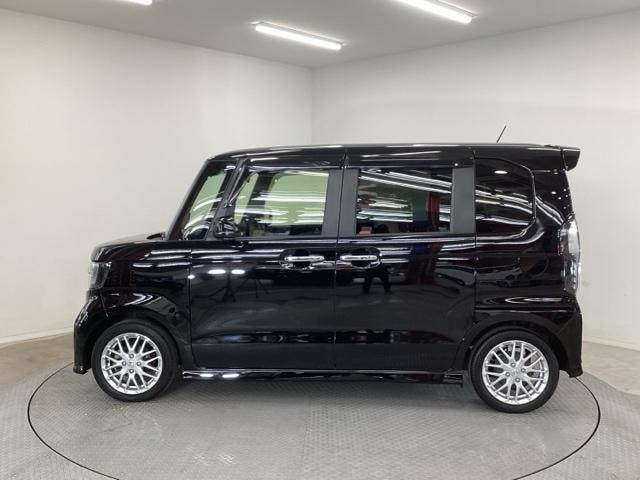 Honda N-BOX CUSTOM 2022 — фото автомобиля 1