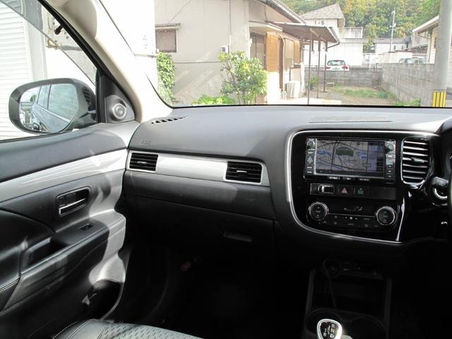 Mitsubishi OUTLANDER PHEV 2014 — фото автомобиля 1