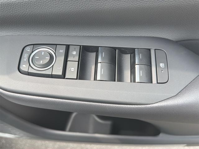 Toyota PRIUS 2025 — фото автомобиля 1