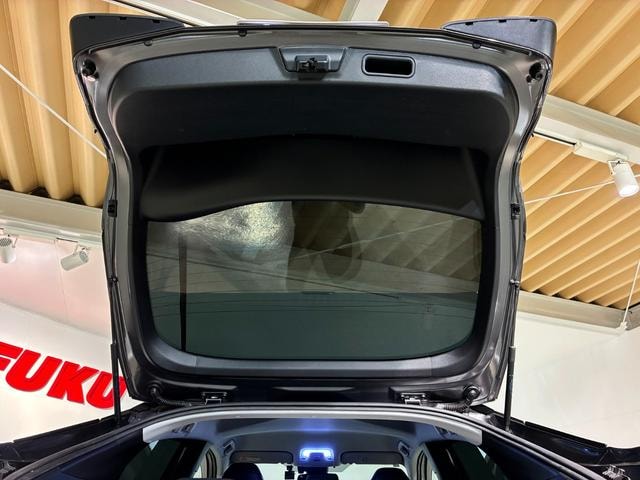 Toyota PRIUS 2020 — фото автомобиля 1