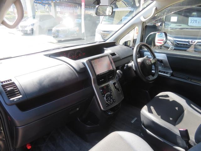 Toyota VOXY 2013 — фото автомобиля 1