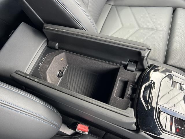 Bmw 5 SERIES 2025 — фото автомобиля 1
