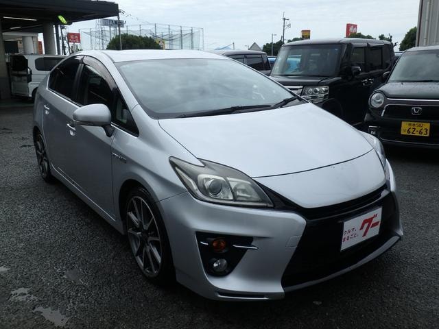 Toyota PRIUS 2012 — фото автомобиля 1