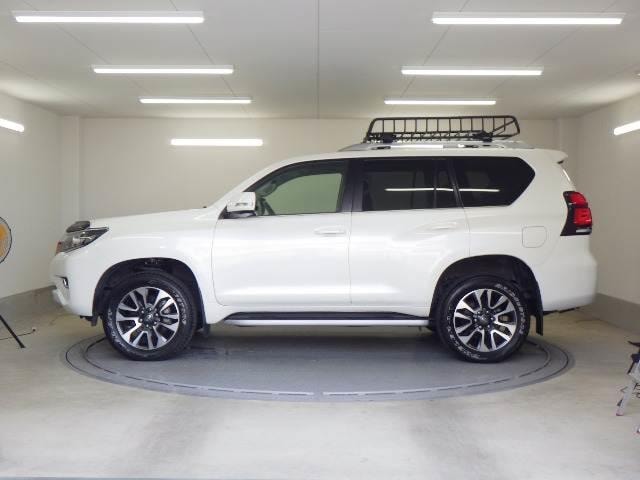 Toyota LAND CRUISER PRADO 2022 — фото автомобиля 1