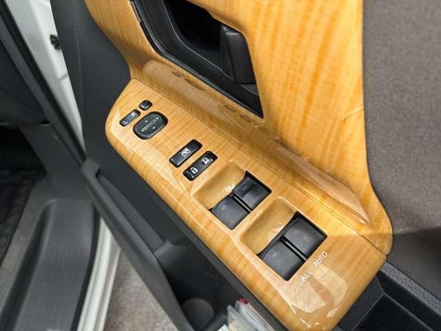 Toyota VOXY 2010 — фото автомобиля 1