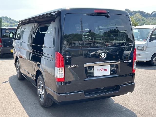 Toyota HIACE VAN 2026 — фото автомобиля 1