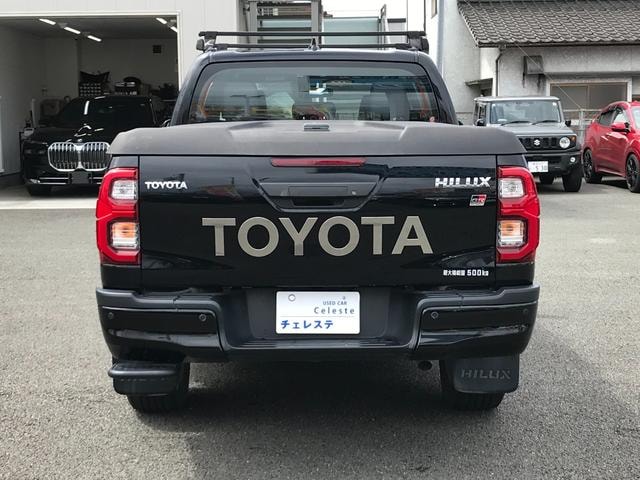 Toyota HILUX 2023 — фото автомобиля 1