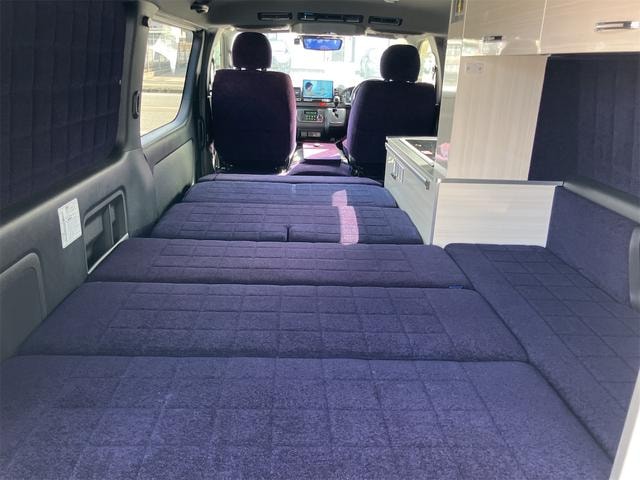 Toyota HIACE VAN 2025 — фото автомобиля 1