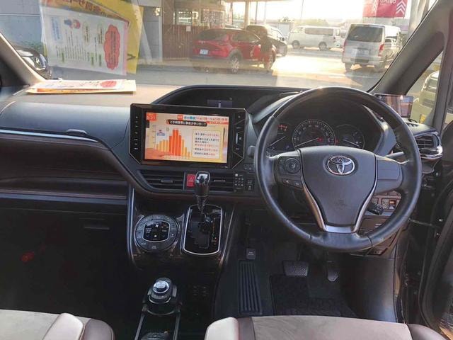 Toyota ESQUIRE 2018 — фото автомобиля 1