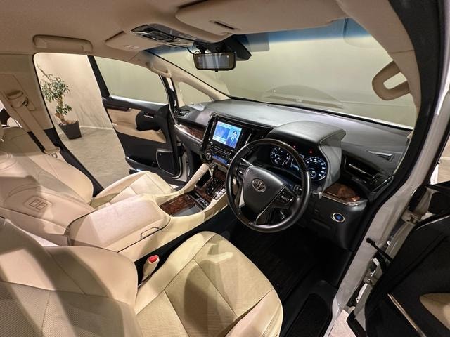 Toyota VELLFIRE 2018 — фото автомобиля 1